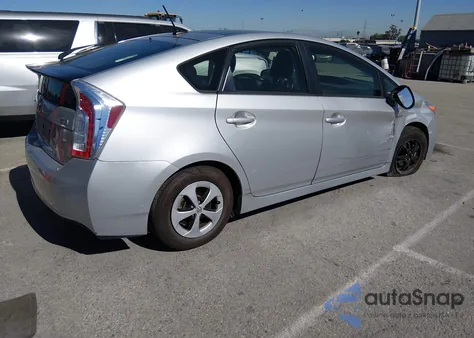 2015 Toyota Prius Four z USA, uszkodzony, nr VIN JTDKN3DU3F1915985